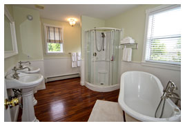 Chester Vacation House - Master Bathroom