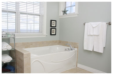 Emerald Isle Beach House ~ Master Bathoom Tub